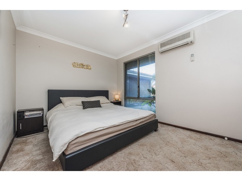 25 Hillock Circle, Leeming WA 6149