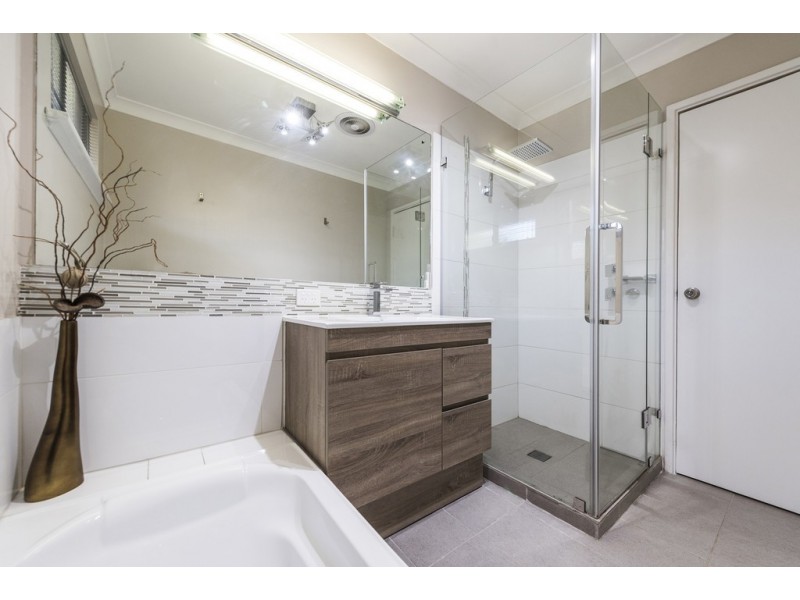 25 Hillock Circle, Leeming WA 6149