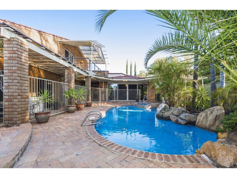 25 Hillock Circle, Leeming WA 6149