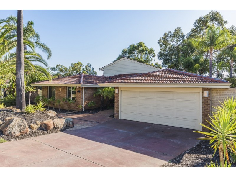 25 Hillock Circle, Leeming WA 6149