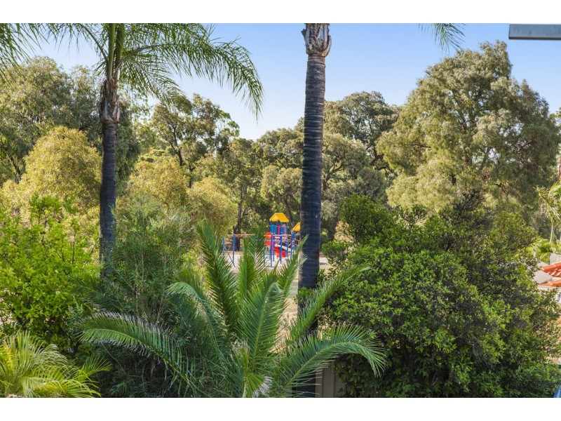 25 Hillock Circle, Leeming WA 6149