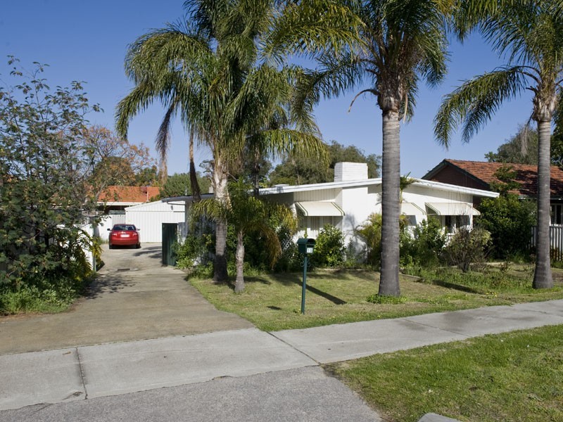 15  Braibrise Road, Wilson WA 6107