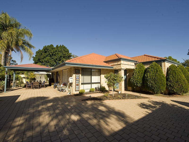 215 Corinthian Road East, Riverton WA 6148