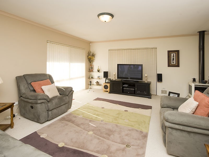 215 Corinthian Road East, Riverton WA 6148