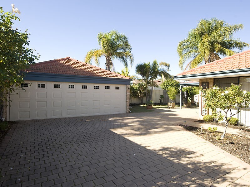 215 Corinthian Road East, Riverton WA 6148