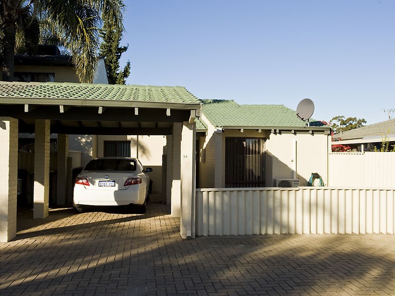 4/1 Tricia Court, Shelley WA 6148