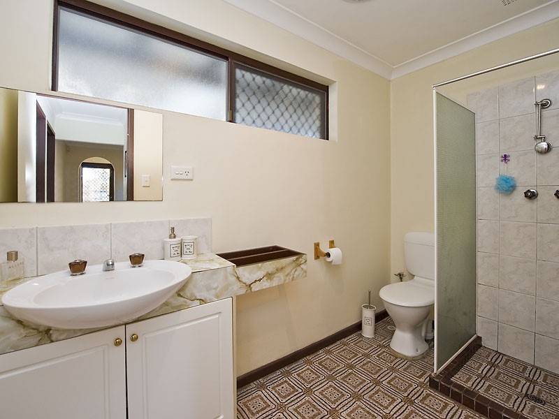 4/1 Tricia Court, Shelley WA 6148