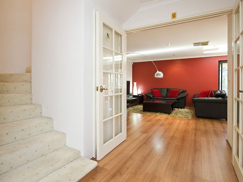 23 Old Lake Grove, Wilson WA 6107