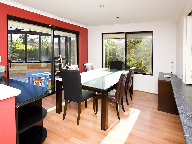 23 Old Lake Grove, Wilson WA 6107