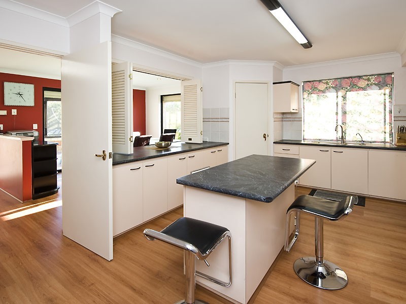 23 Old Lake Grove, Wilson WA 6107