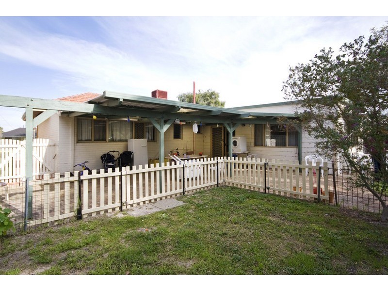 255 Robinson Avenue, Cloverdale WA 6105