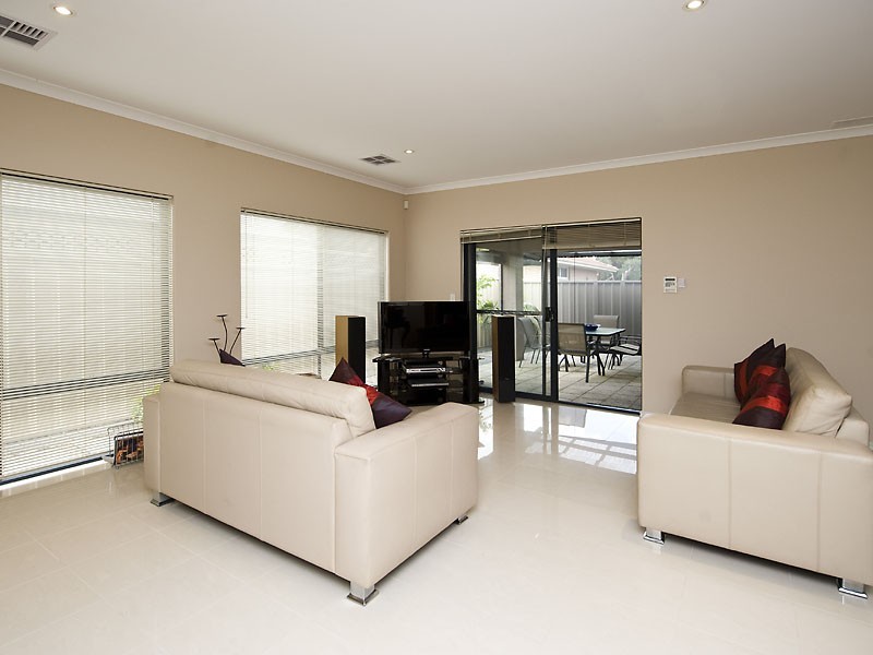 2A Varley Street, Riverton WA 6148