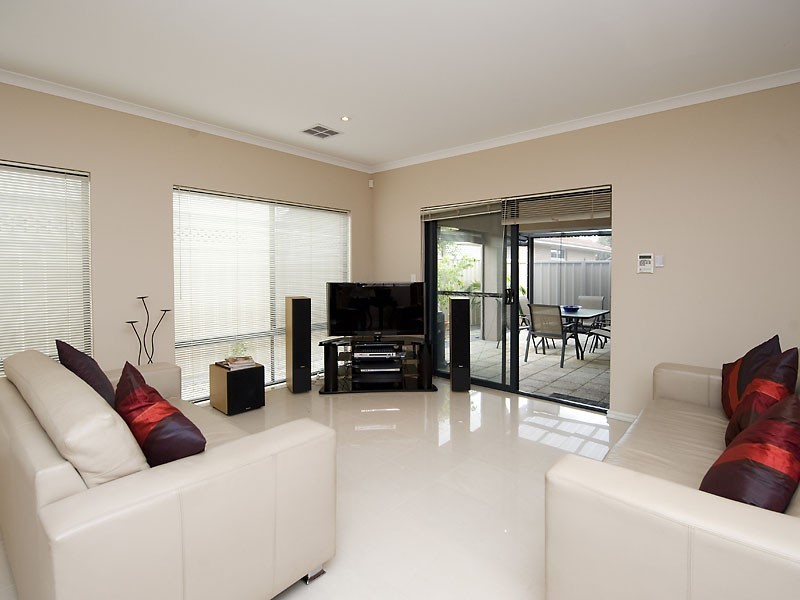 2A Varley Street, Riverton WA 6148