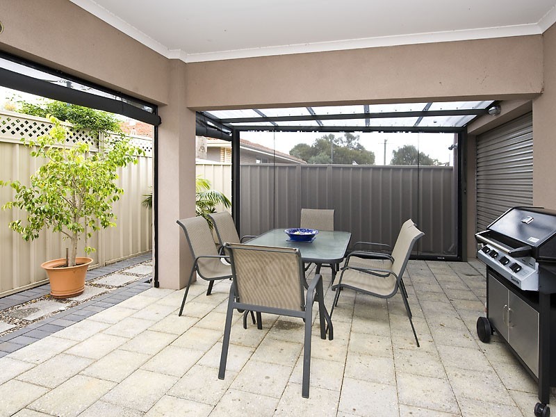 2A Varley Street, Riverton WA 6148