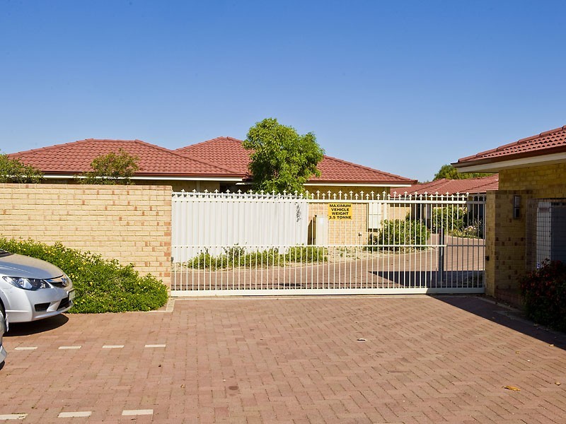 12/99 George Way, Cannington WA 6107