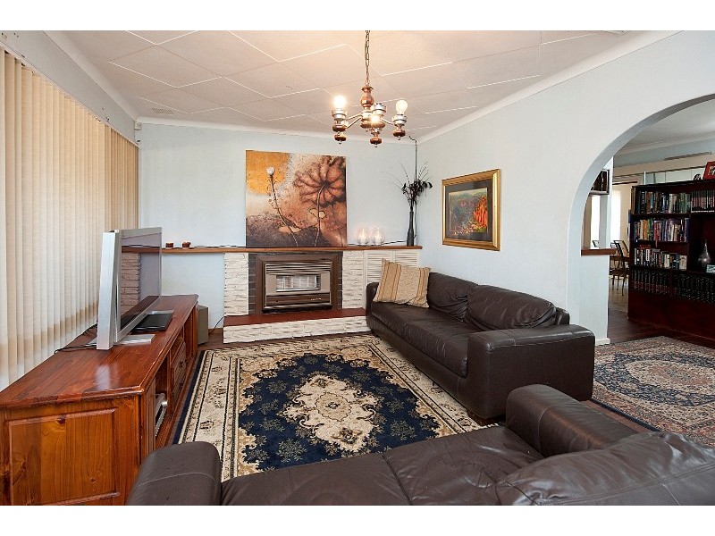 487 Riverton Drive, Riverton WA 6148