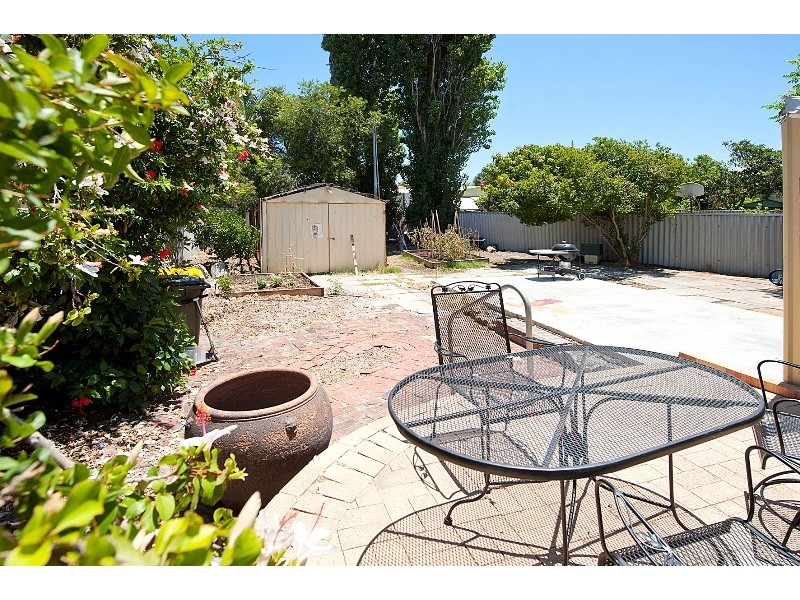 487 Riverton Drive, Riverton WA 6148