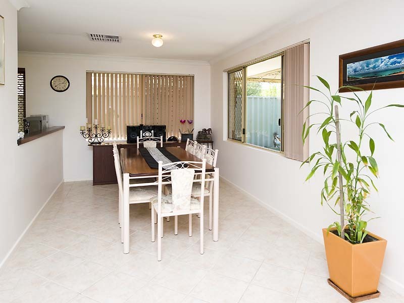 2 Foreshore Entrance, Wilson WA 6107