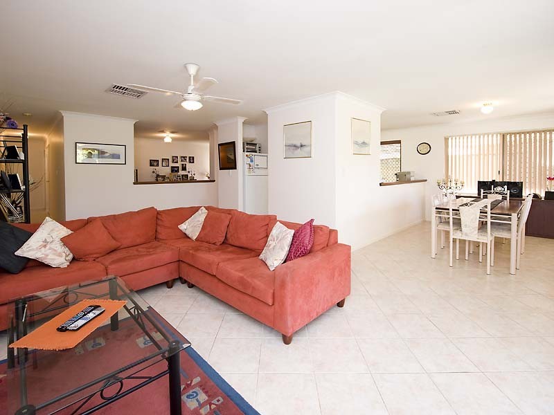 2 Foreshore Entrance, Wilson WA 6107