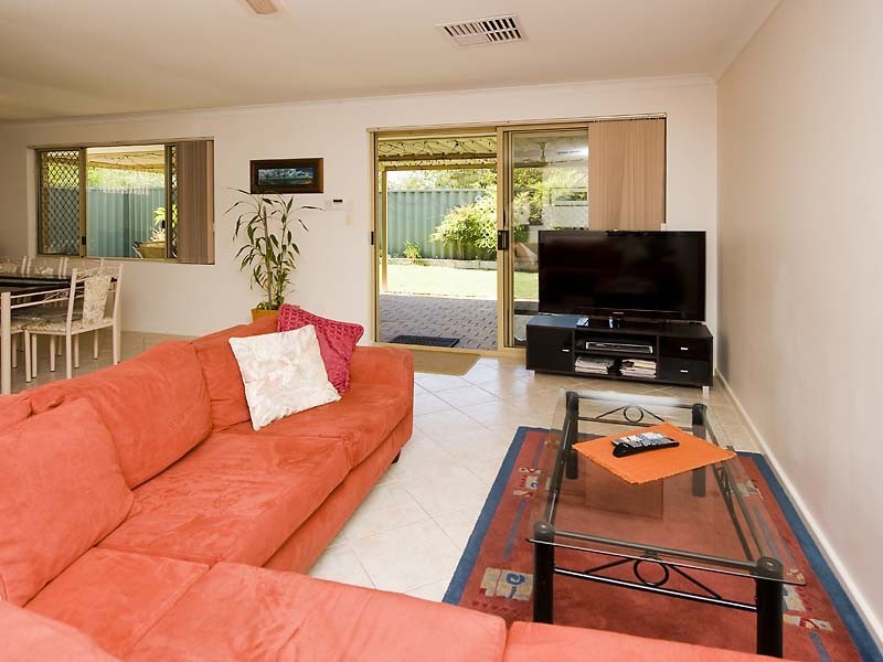 2 Foreshore Entrance, Wilson WA 6107