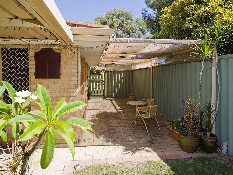 2 Foreshore Entrance, Wilson WA 6107