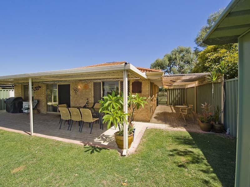 2 Foreshore Entrance, Wilson WA 6107