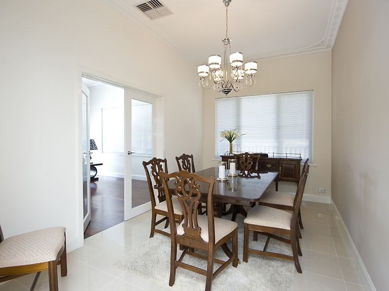 31 Leach Avenue, Riverton WA 6148