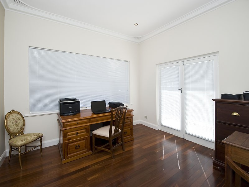 31 Leach Avenue, Riverton WA 6148