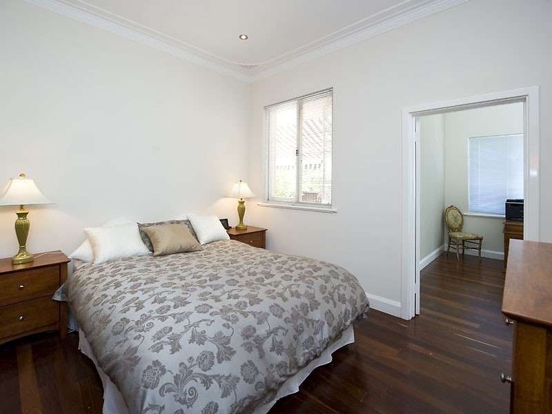 31 Leach Avenue, Riverton WA 6148