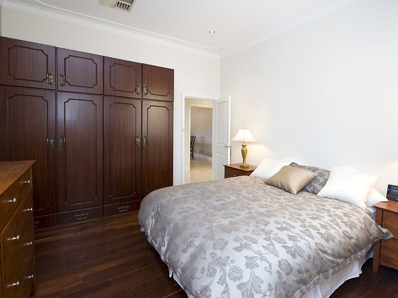 31 Leach Avenue, Riverton WA 6148