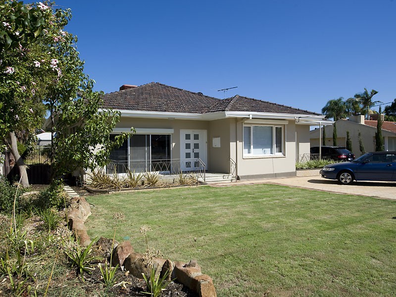 31 Leach Avenue, Riverton WA 6148