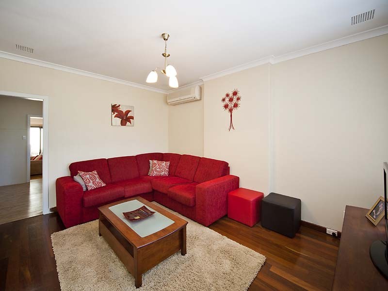 59 Hopkinson Way, Wilson WA 6107