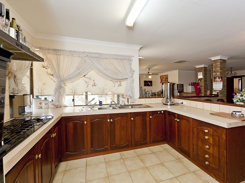 304 Railway Parade, East Cannington WA 6107