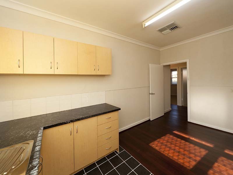 19 Teaguer Street, Wilson WA 6107