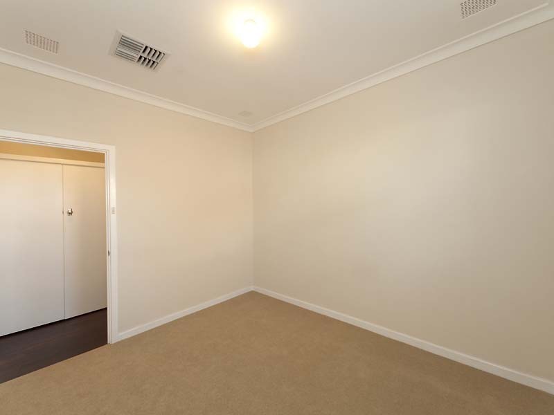 19 Teaguer Street, Wilson WA 6107