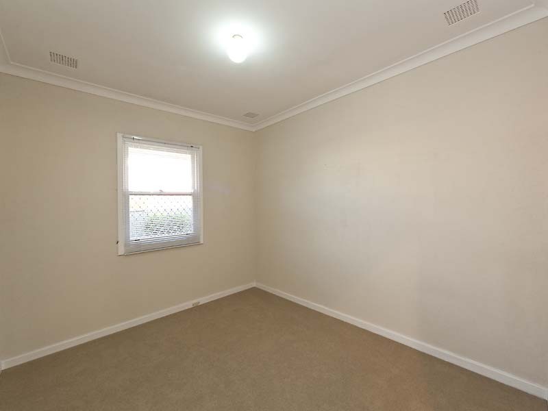 19 Teaguer Street, Wilson WA 6107