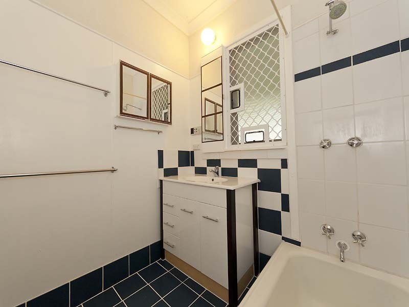 19 Teaguer Street, Wilson WA 6107