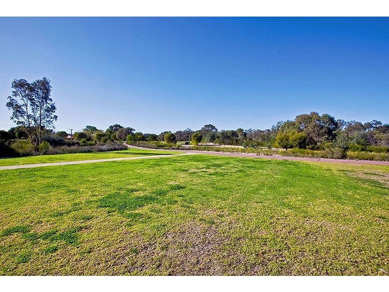 2 Farrawa Close, Cannington WA 6107