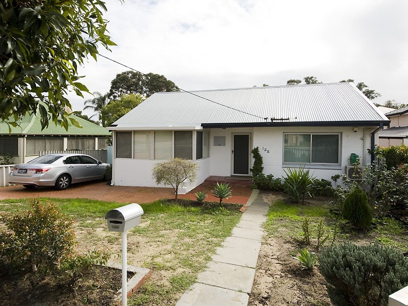 128 Barbican Street East, Shelley WA 6148