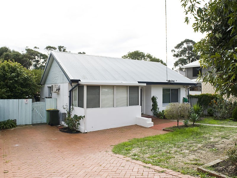 128 Barbican Street East, Shelley WA 6148