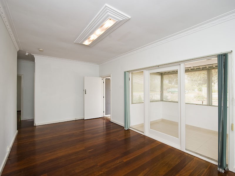 128 Barbican Street East, Shelley WA 6148