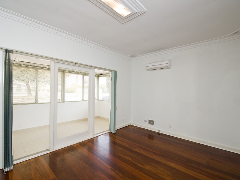 128 Barbican Street East, Shelley WA 6148