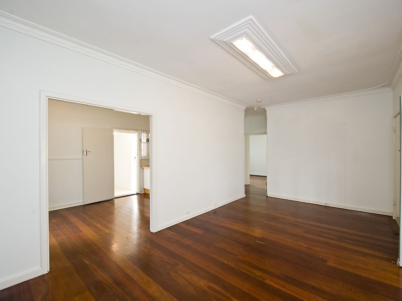 128 Barbican Street East, Shelley WA 6148