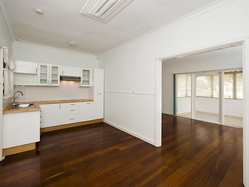 128 Barbican Street East, Shelley WA 6148