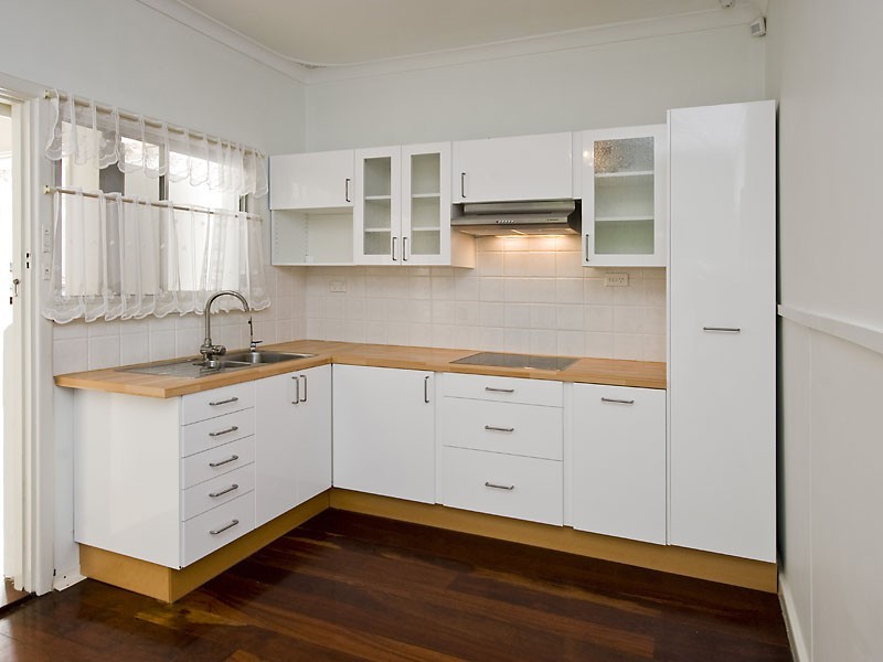 128 Barbican Street East, Shelley WA 6148