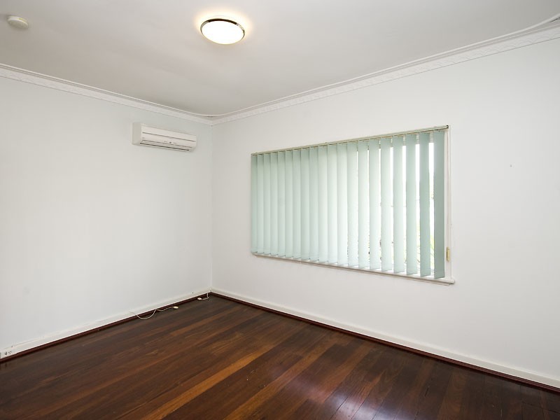 128 Barbican Street East, Shelley WA 6148