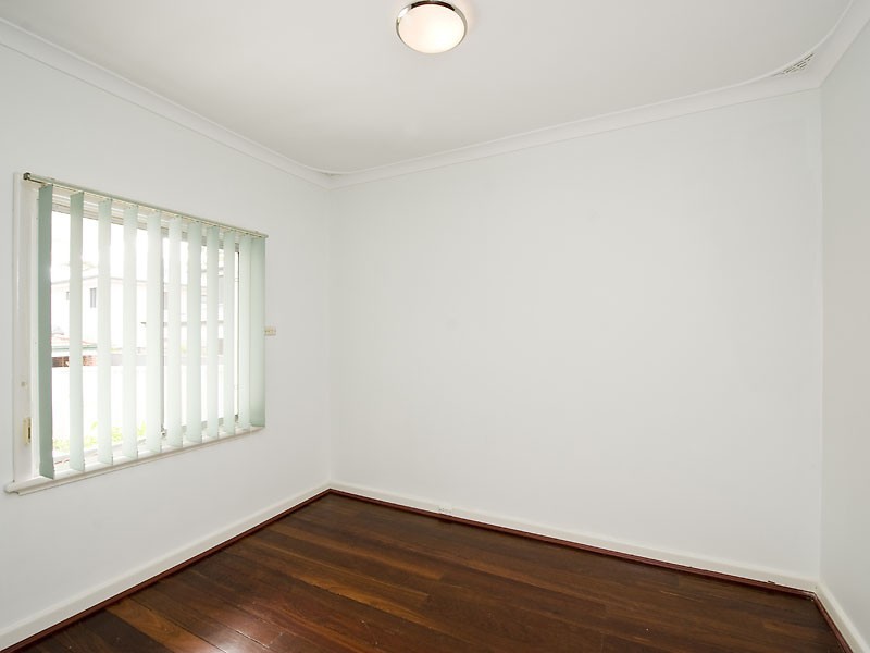 128 Barbican Street East, Shelley WA 6148