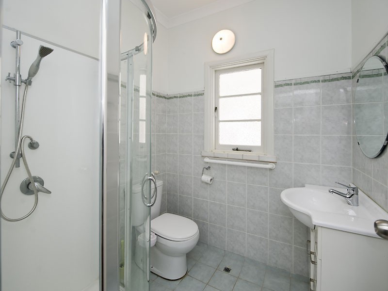 128 Barbican Street East, Shelley WA 6148