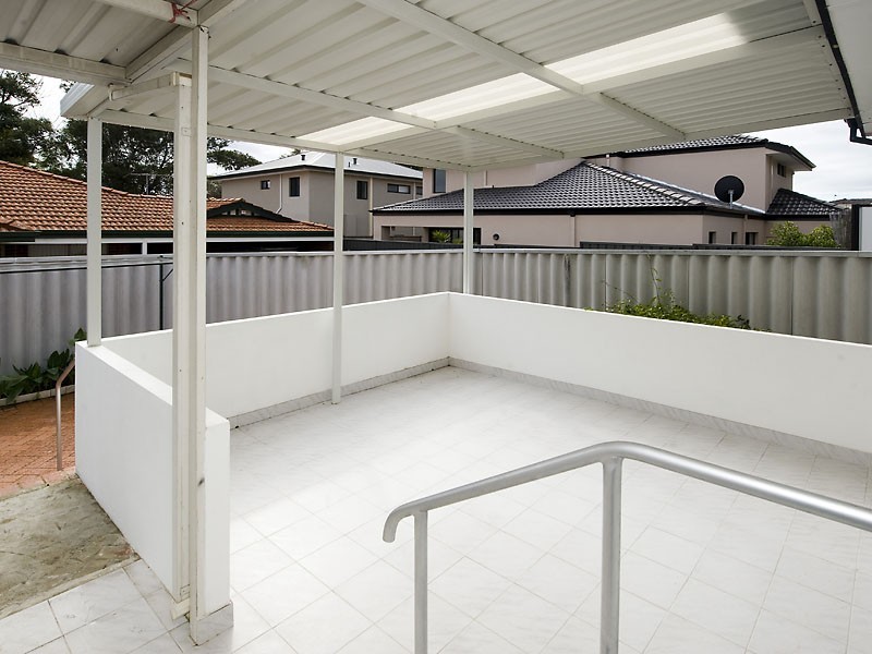 128 Barbican Street East, Shelley WA 6148