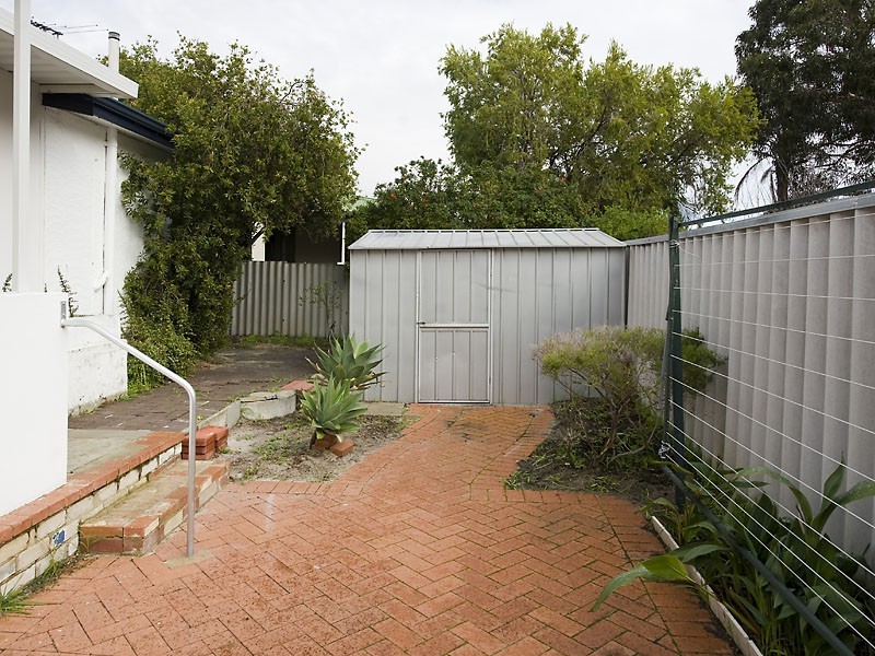 128 Barbican Street East, Shelley WA 6148